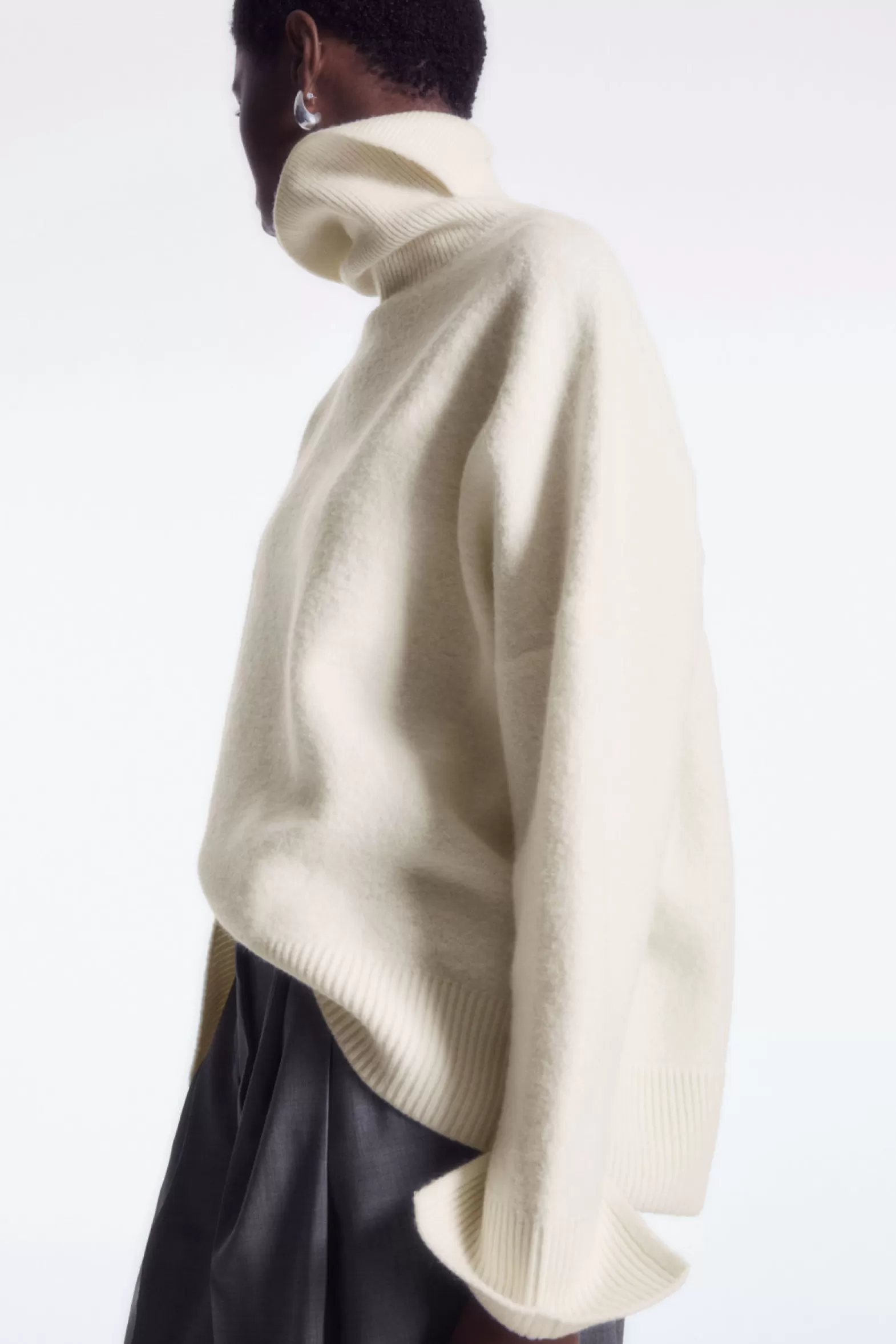 COS ASYMMETRIC MERINO WOOL JUMPER