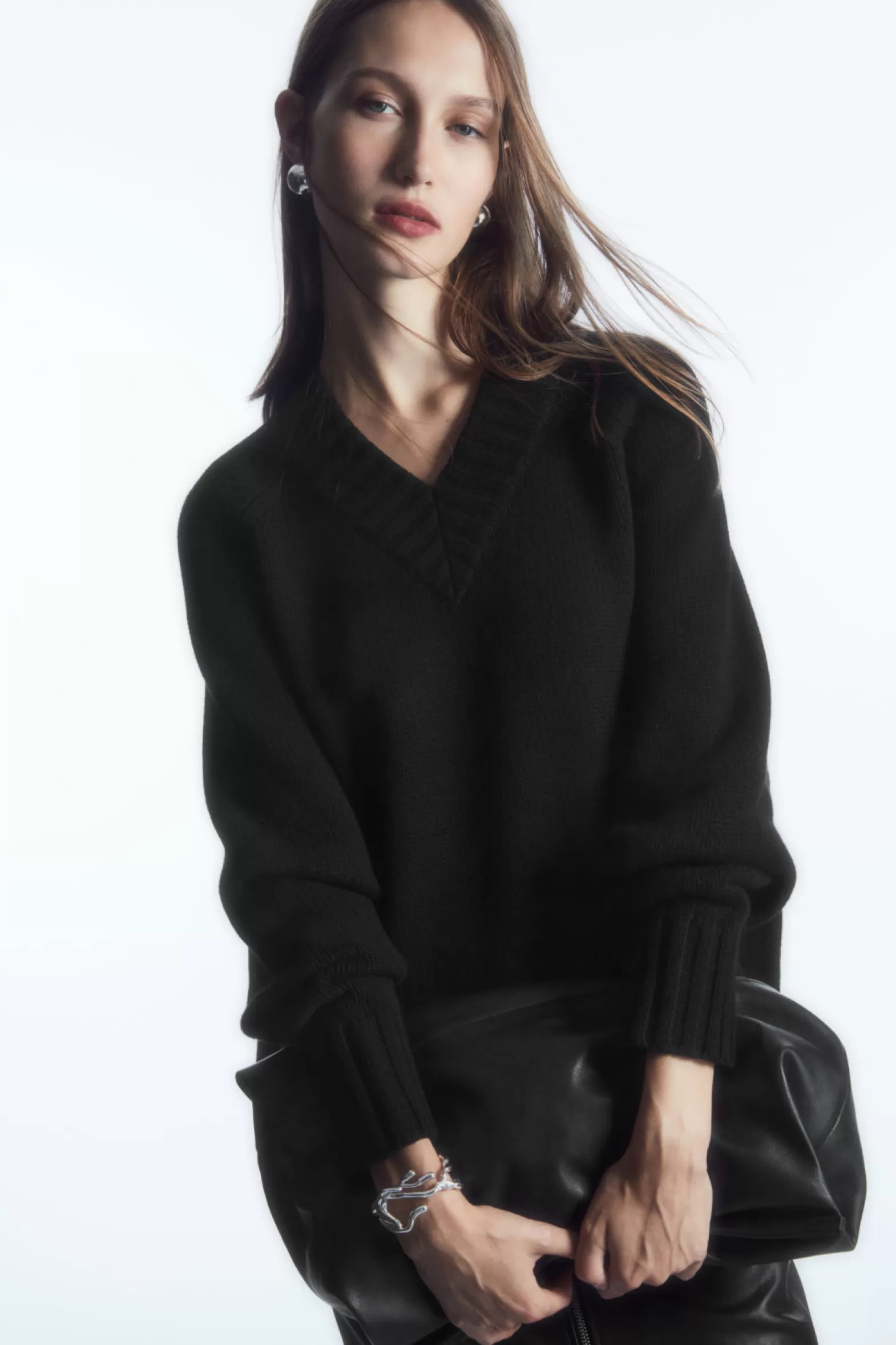 COS CHUNKY PURE CASHMERE V-NECK JUMPER