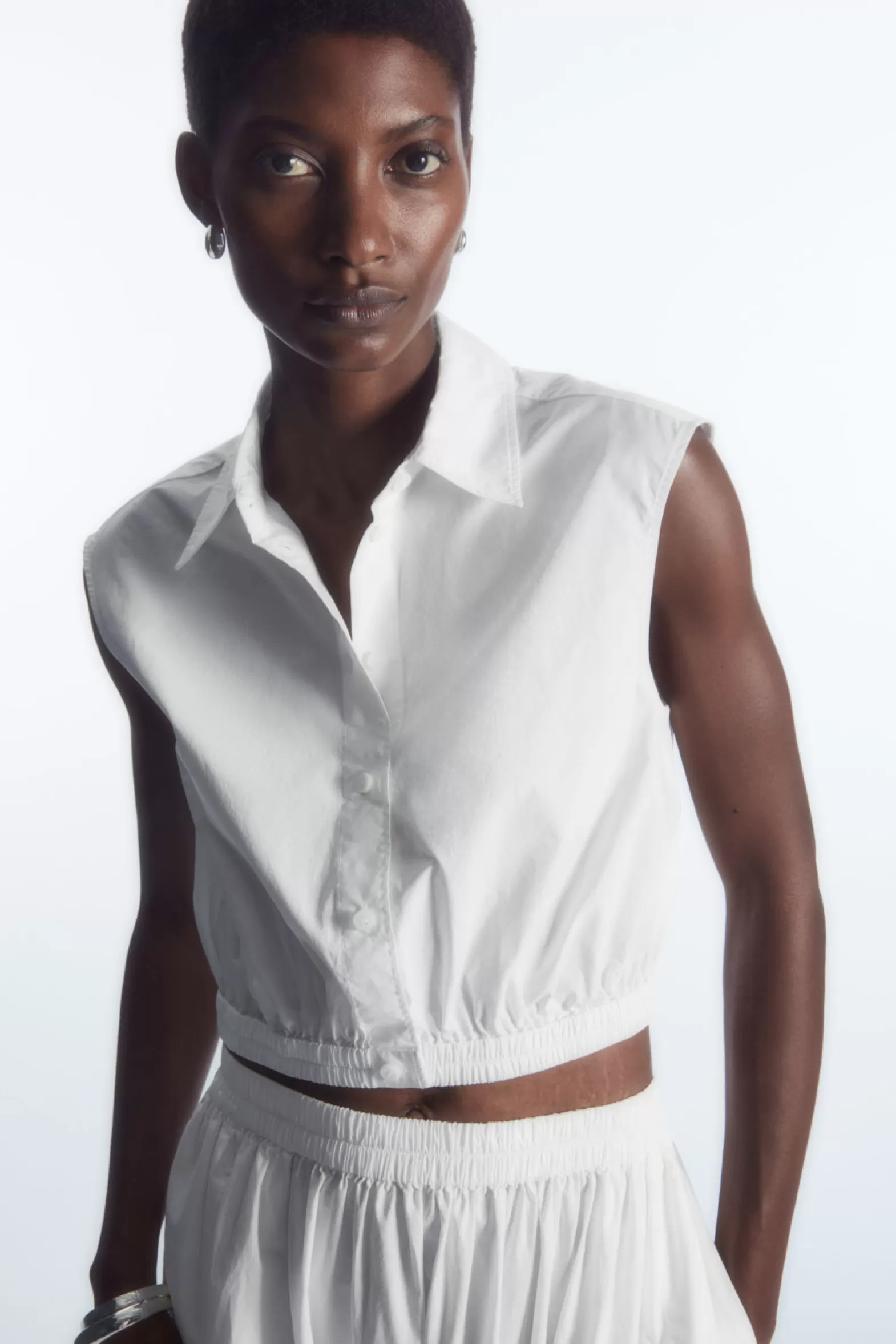 COS CROPPED SLEEVELESS SHIRT