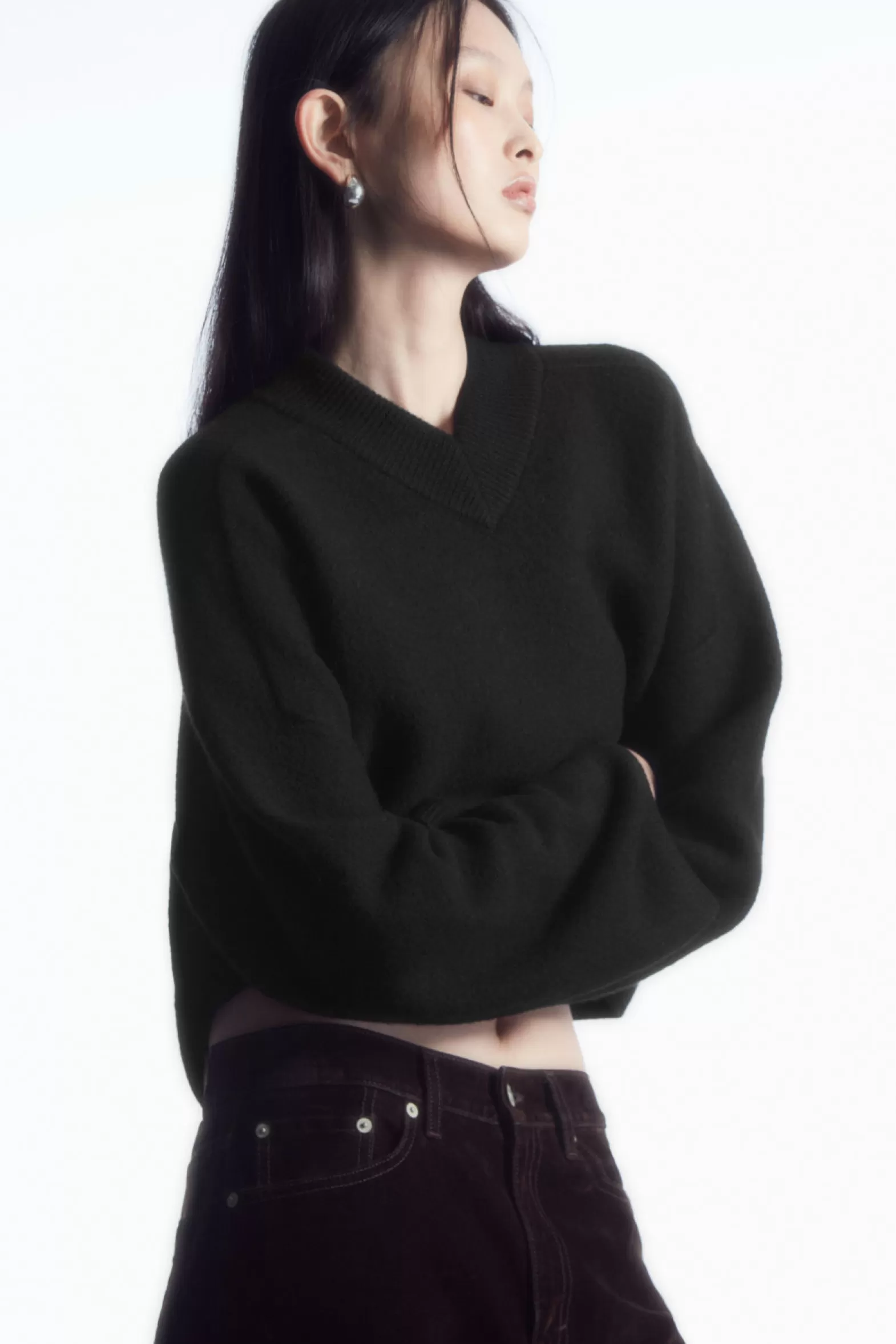 COS CROPPED V-NECK WOOL JUMPER