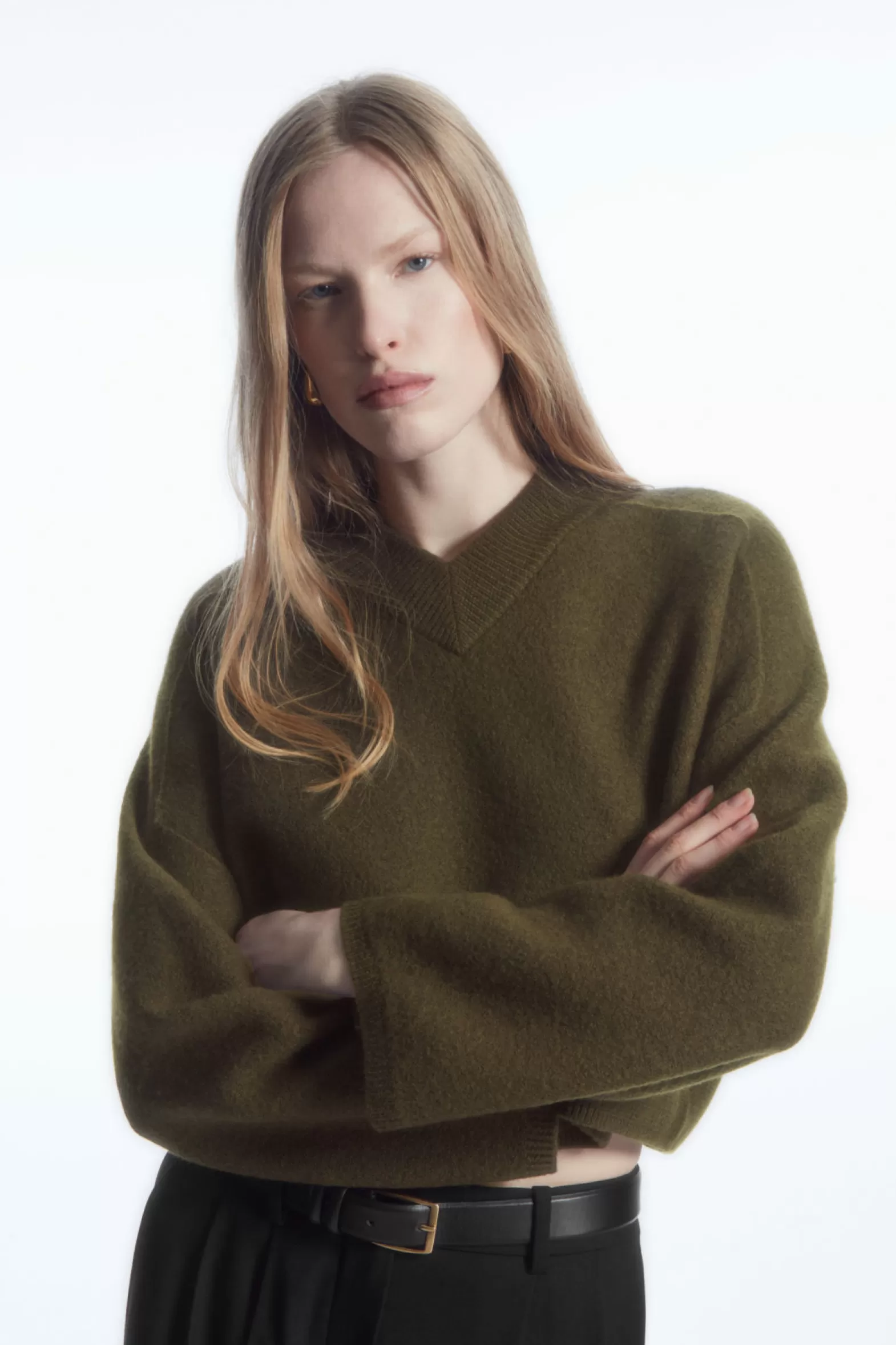 COS CROPPED V-NECK WOOL JUMPER