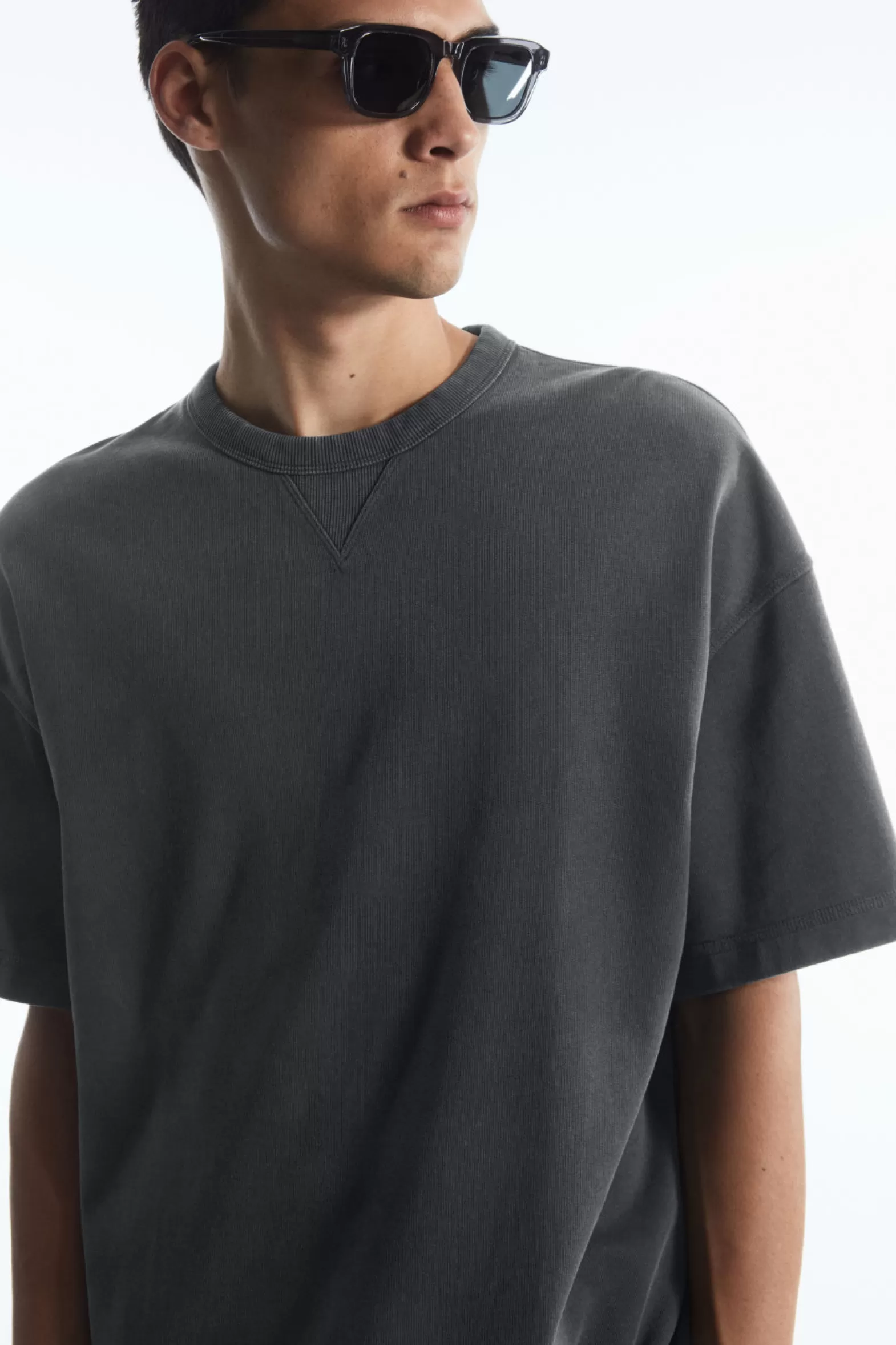 COS OVERSIZED HEAVYWEIGHT SHORT-SLEEVED SWEATSHIRT