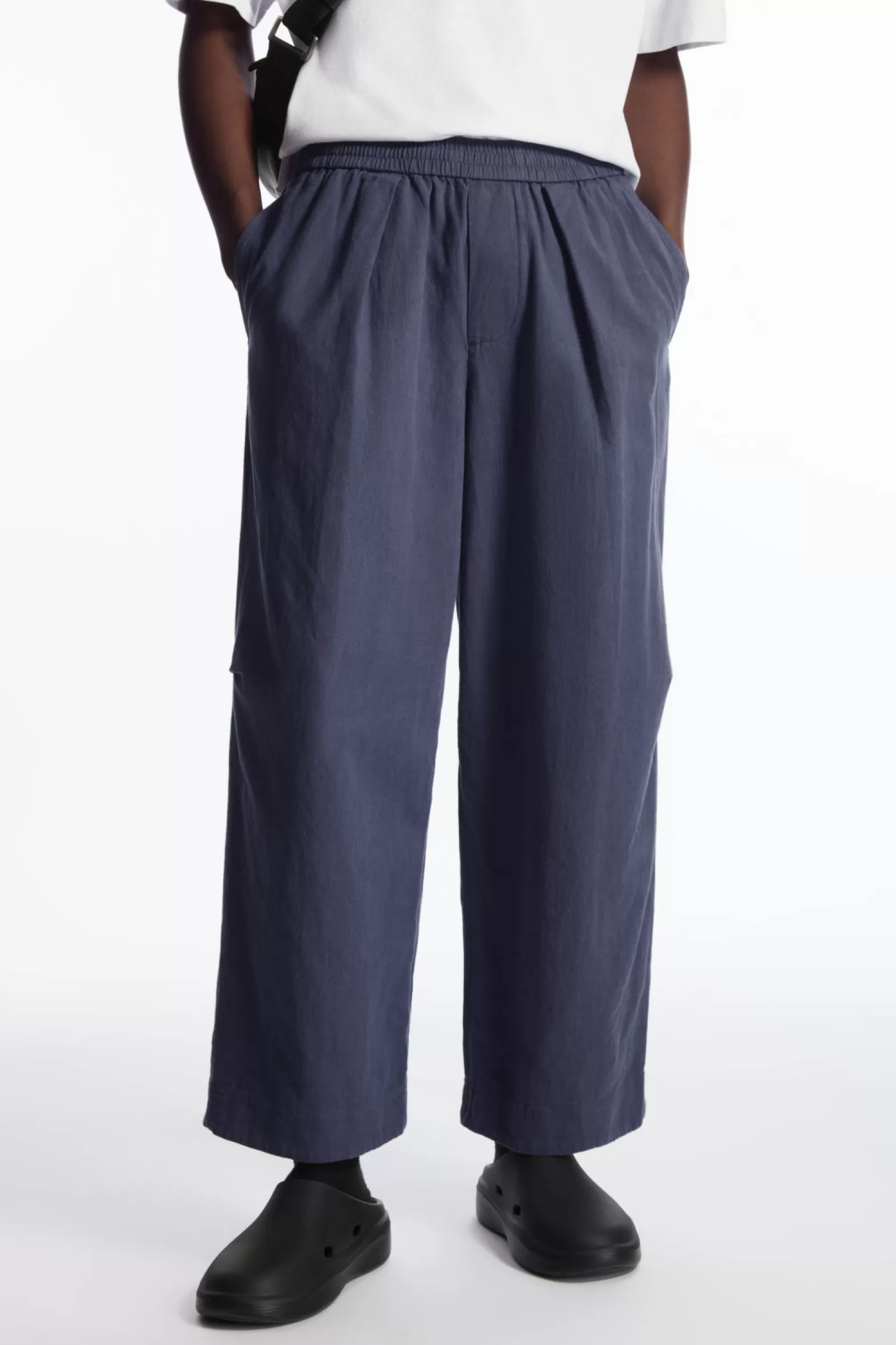 COS PLEATED WIDE-LEG CHAMBRAY TROUSERS