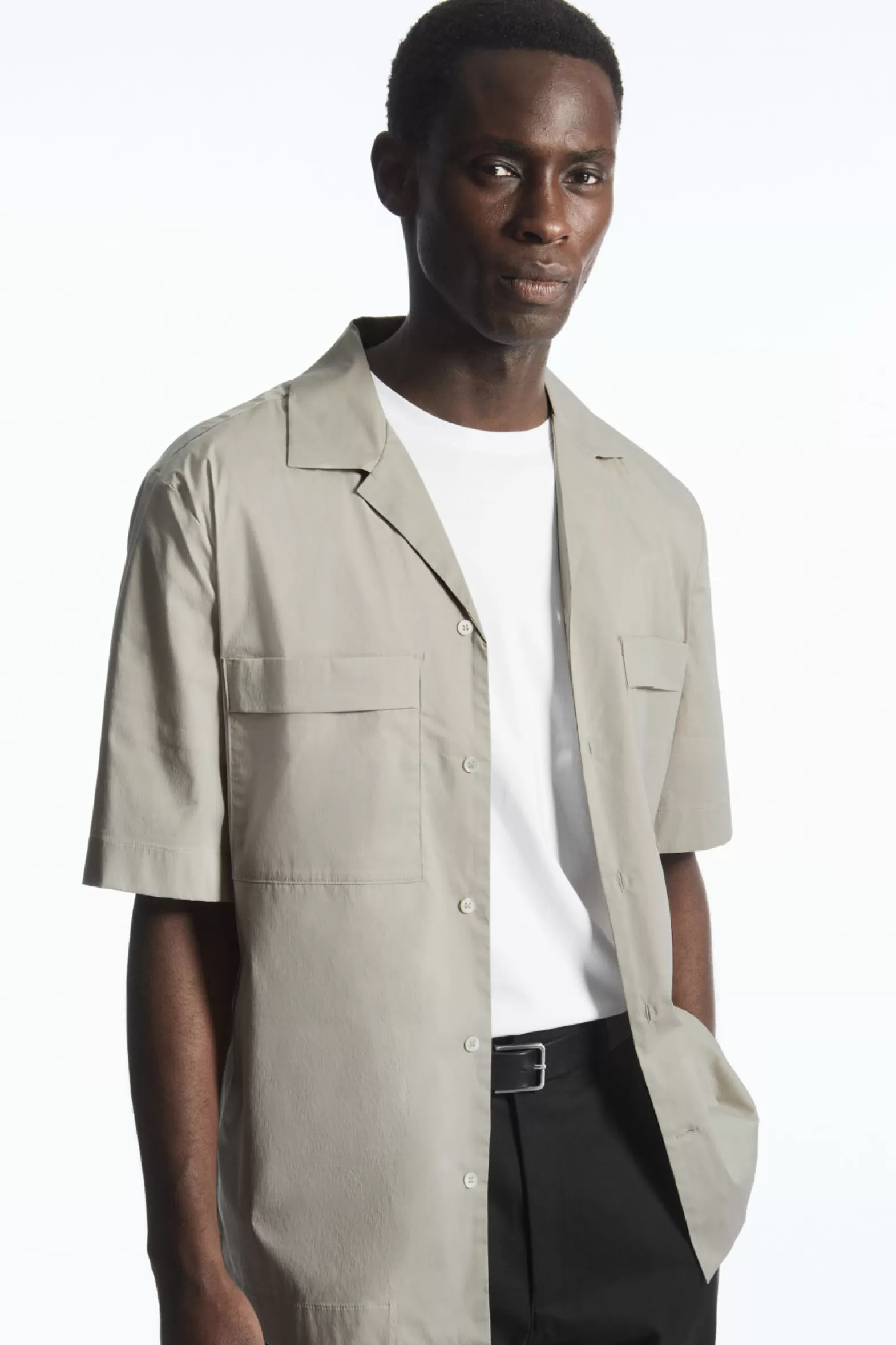 COS SHORT-SLEEVED UTILITY SHIRT