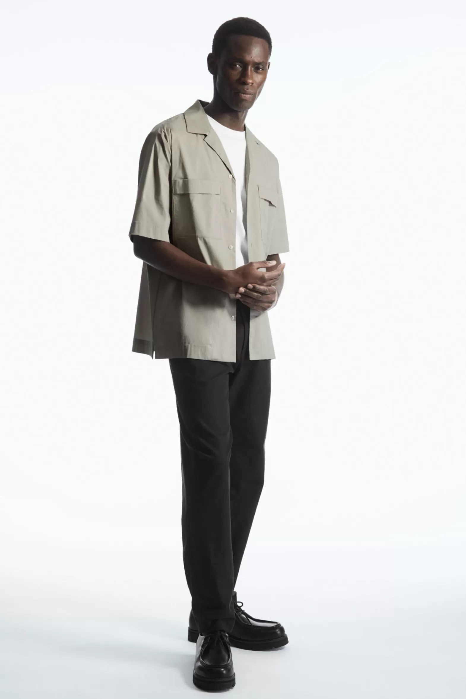 COS SHORT-SLEEVED UTILITY SHIRT