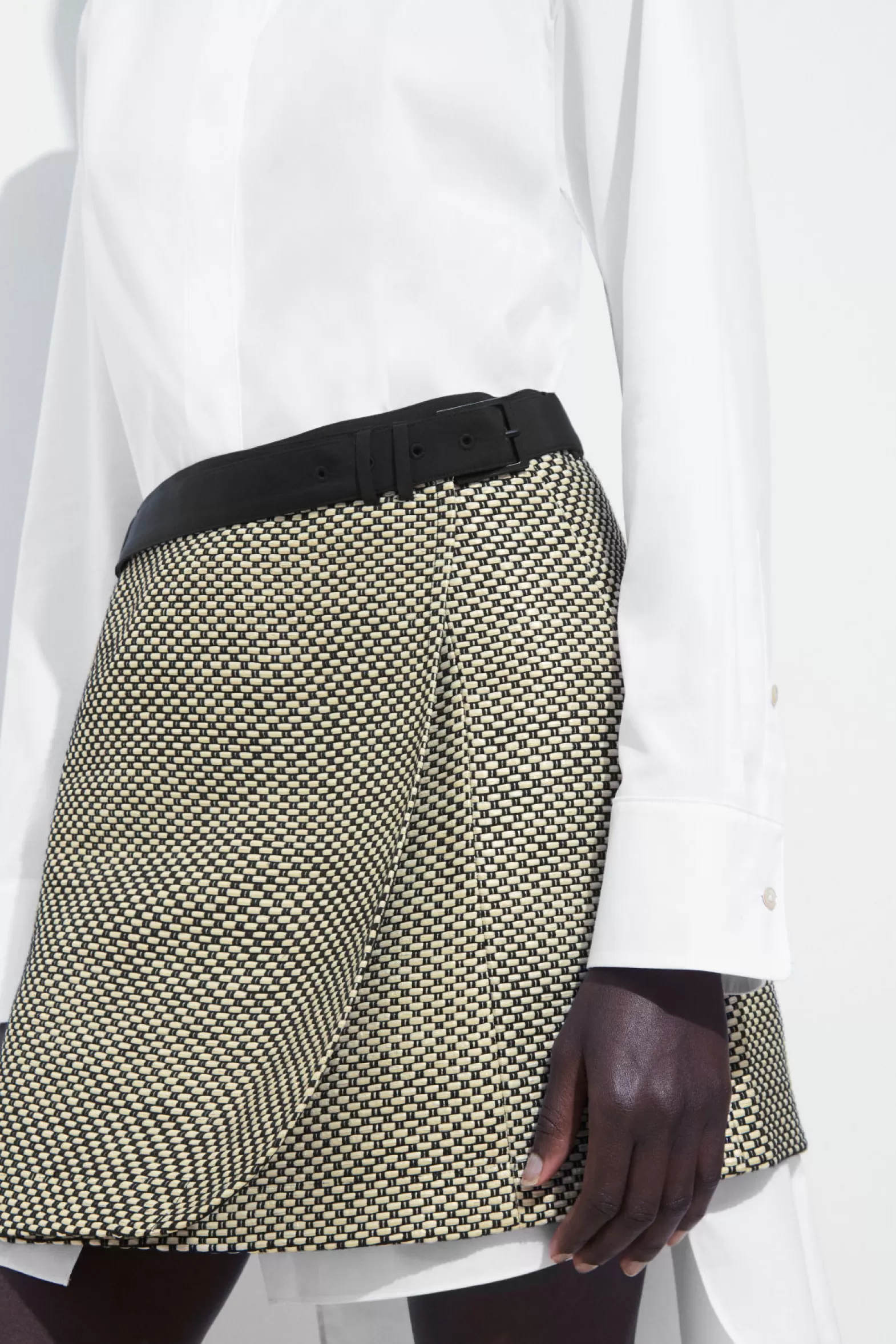 COS THE BELTED RAFFIA MINI SKIRT