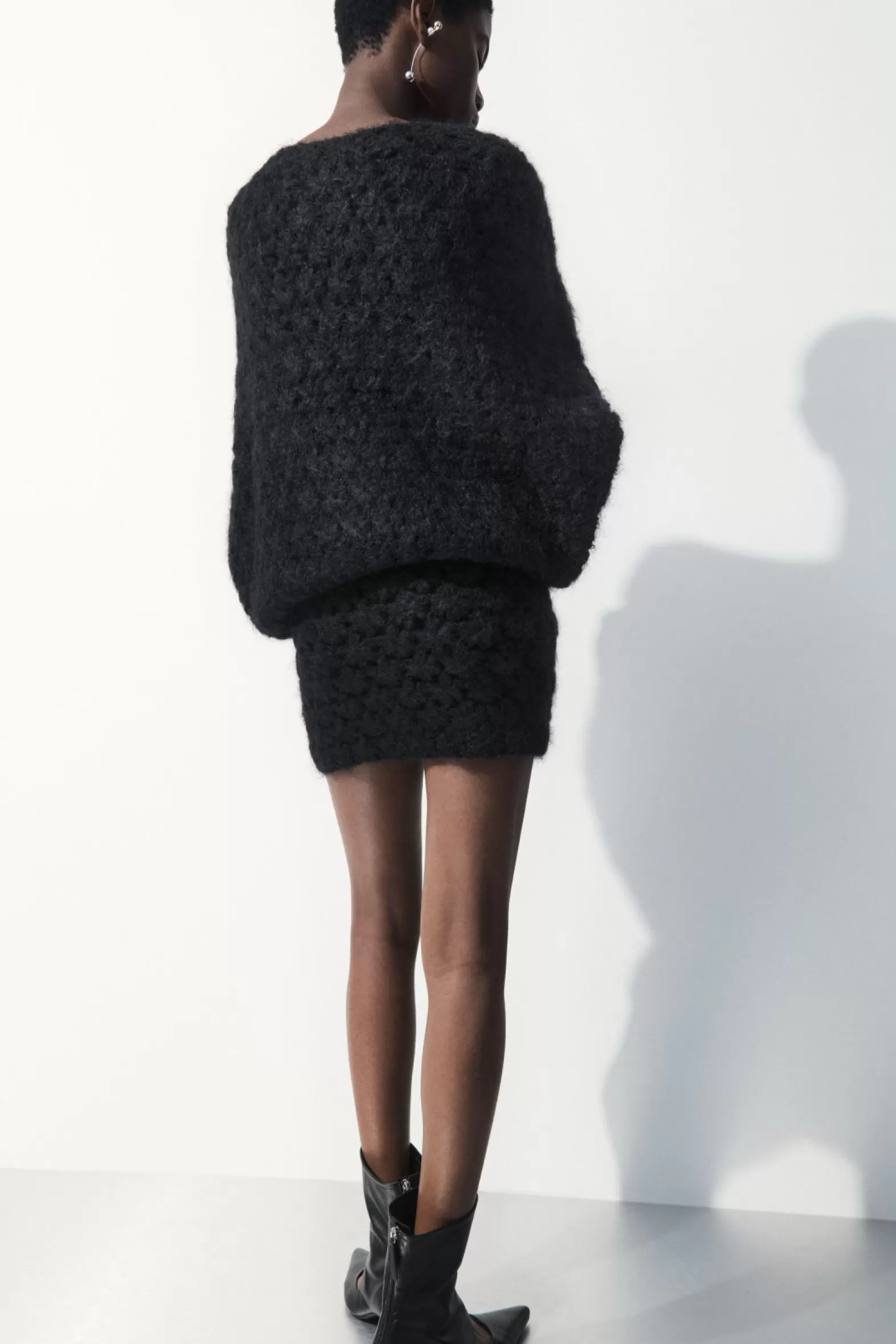 COS THE CROCHET-KNIT MINI SKIRT