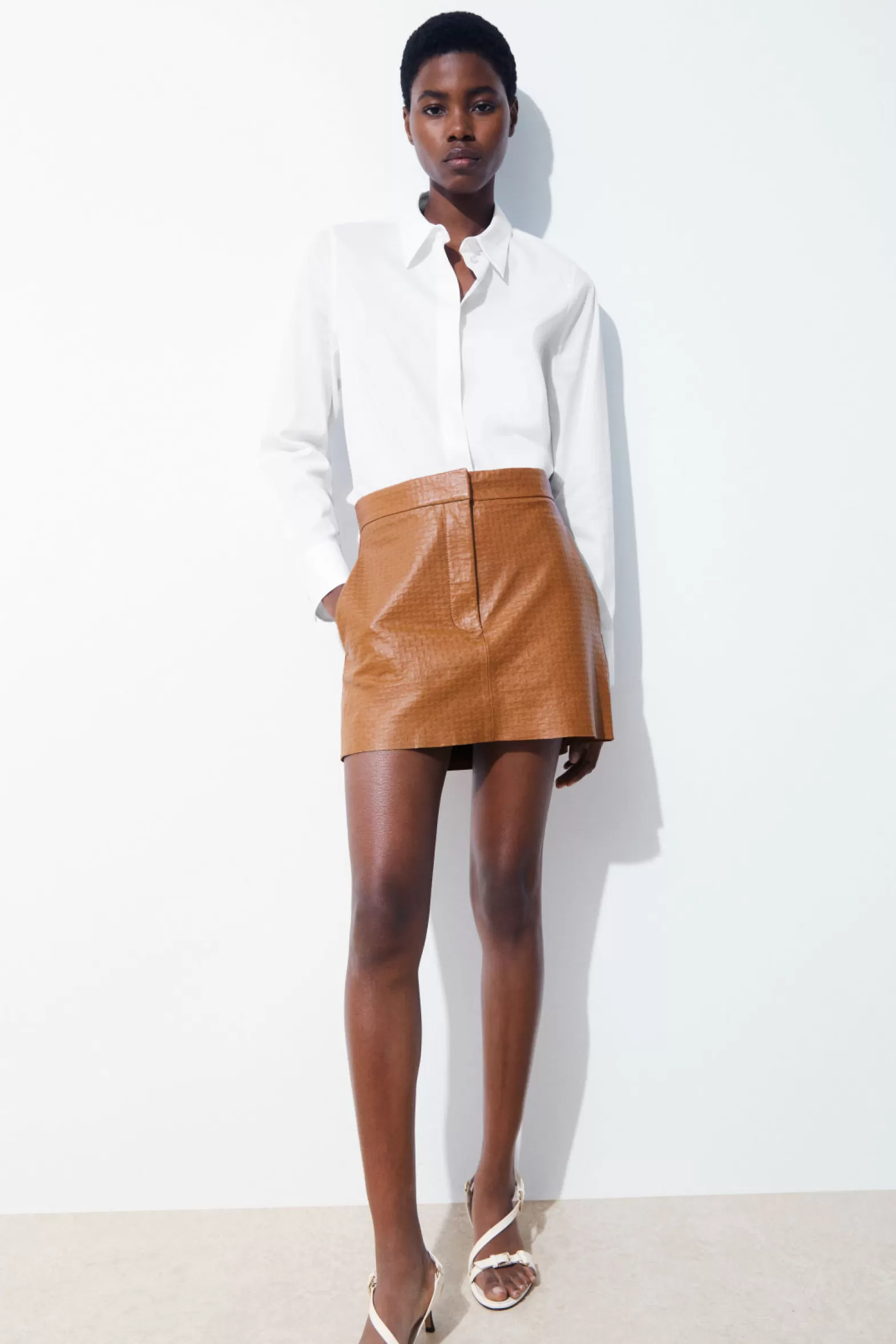 COS THE EMBOSSED-LEATHER MINI SKIRT