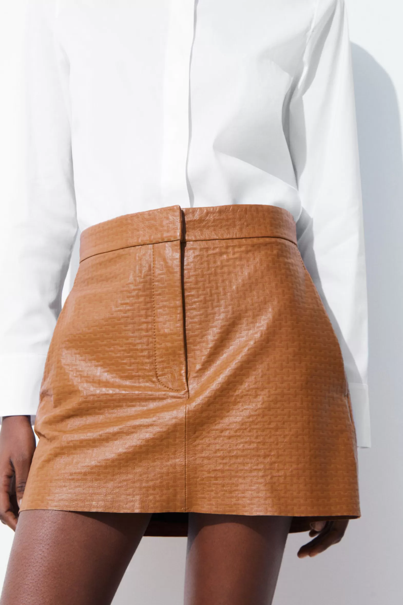 COS THE EMBOSSED-LEATHER MINI SKIRT