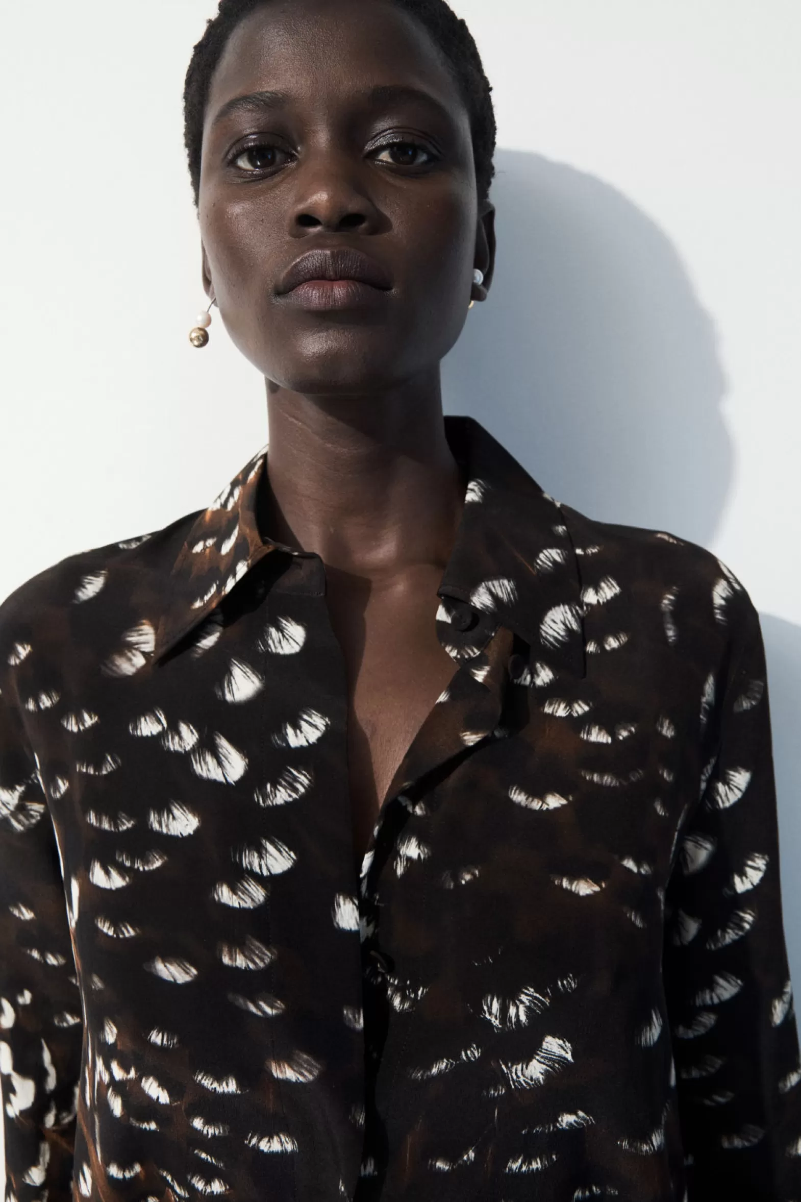 COS THE FEATHER-PRINT SILK SHIRT