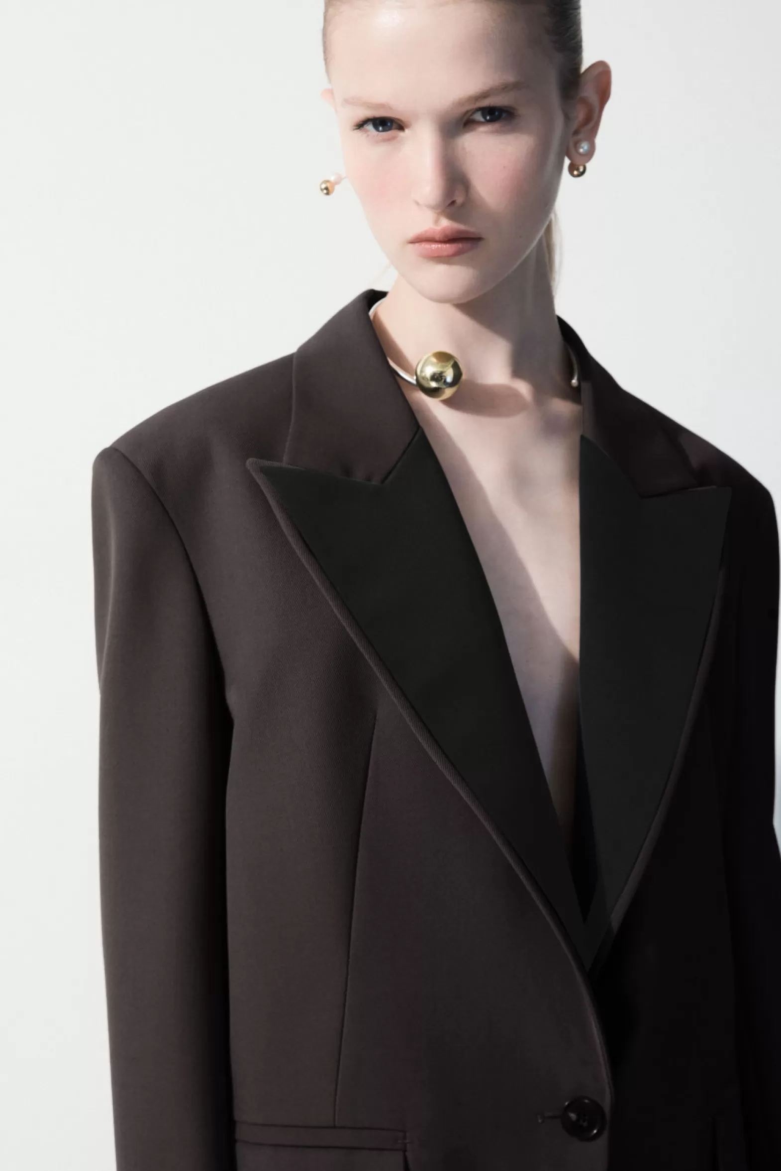 COS THE SATIN-LAPEL TUXEDO JACKET