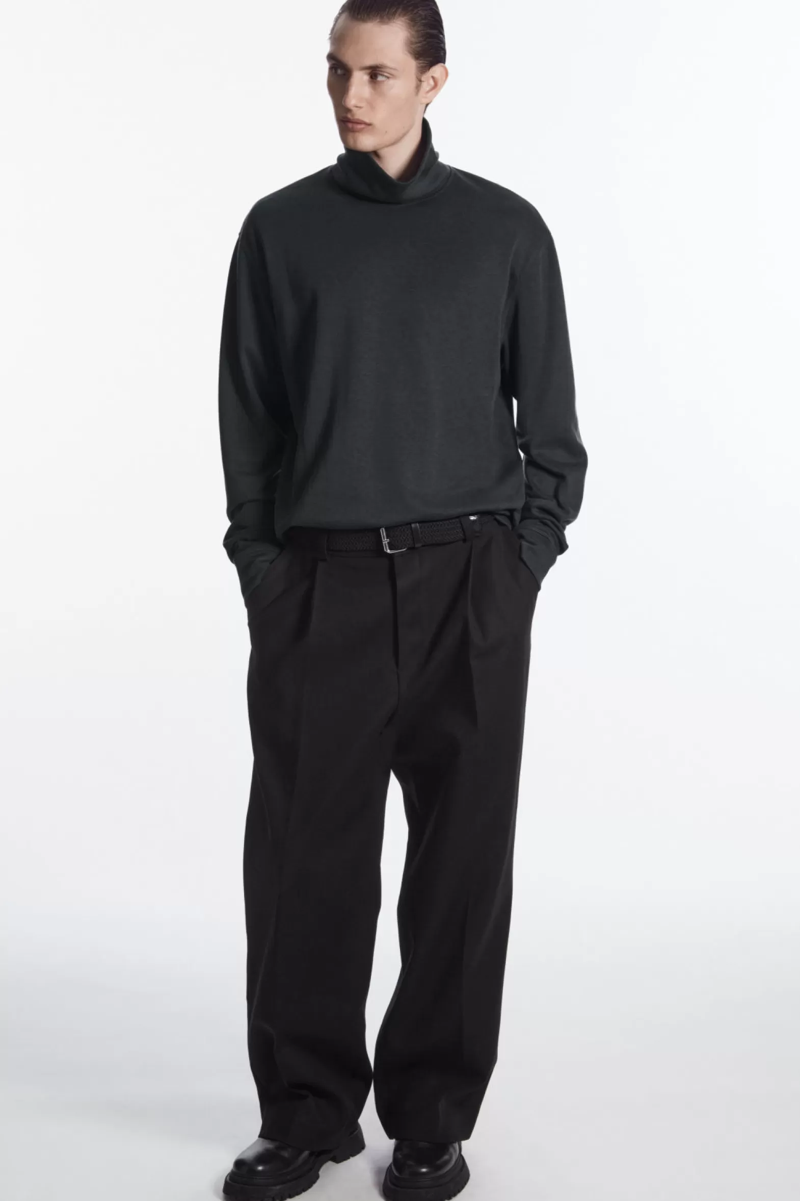 COS TURTLENECK SWEATSHIRT