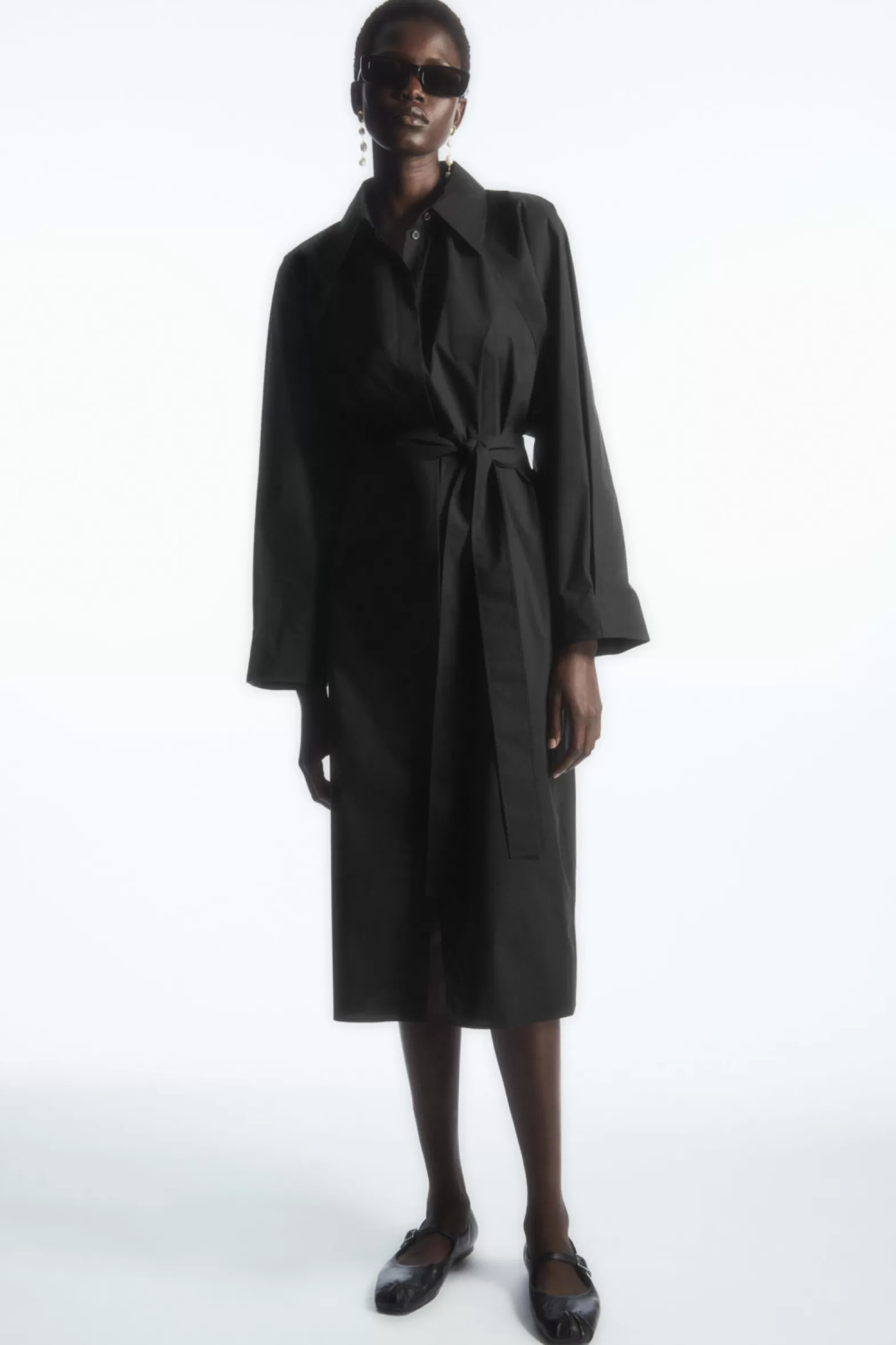 COS VOLUMINOUS BELTED MIDI SHIRT DRESS